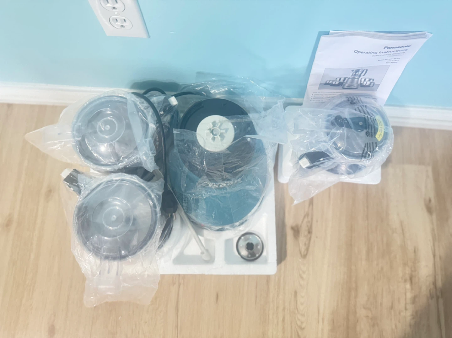 Brand New - Moving out - Panasonic Powerful 1500W Mixer Grinder - photo 3