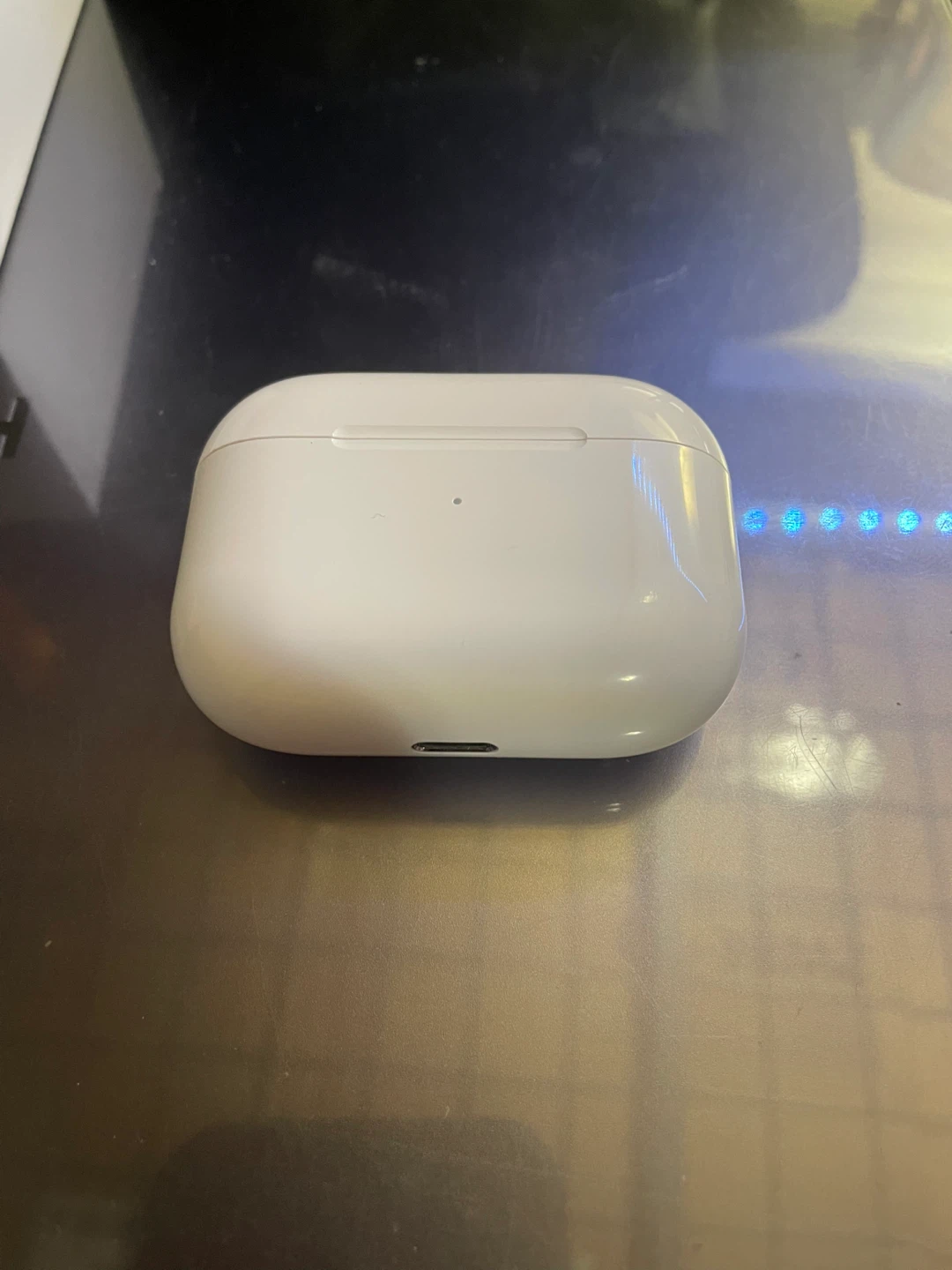Apple AirPods Pro with Wireless Charging Case - photo 2