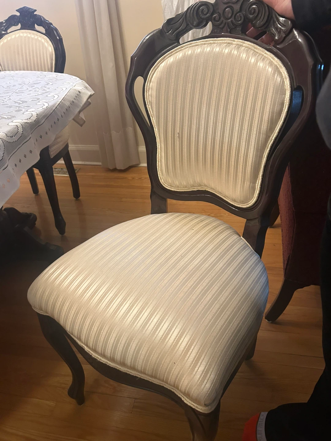 Elegant vintage Dining set 6 seats- Cream Upholstery - photo 3