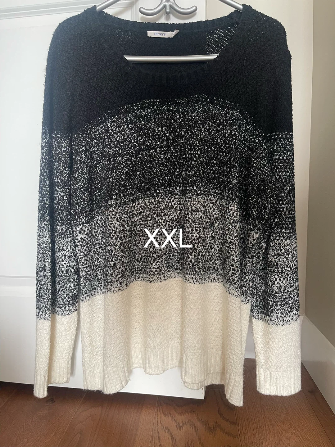 Bundle of Ladies Sweaters - photo 4