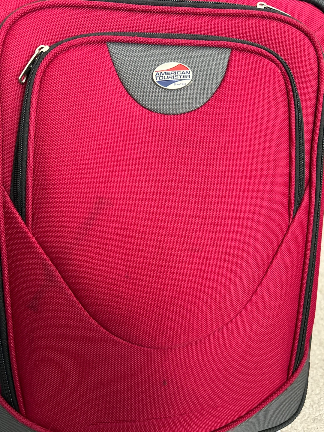 Carryon 20" American Tourister Red Luggage