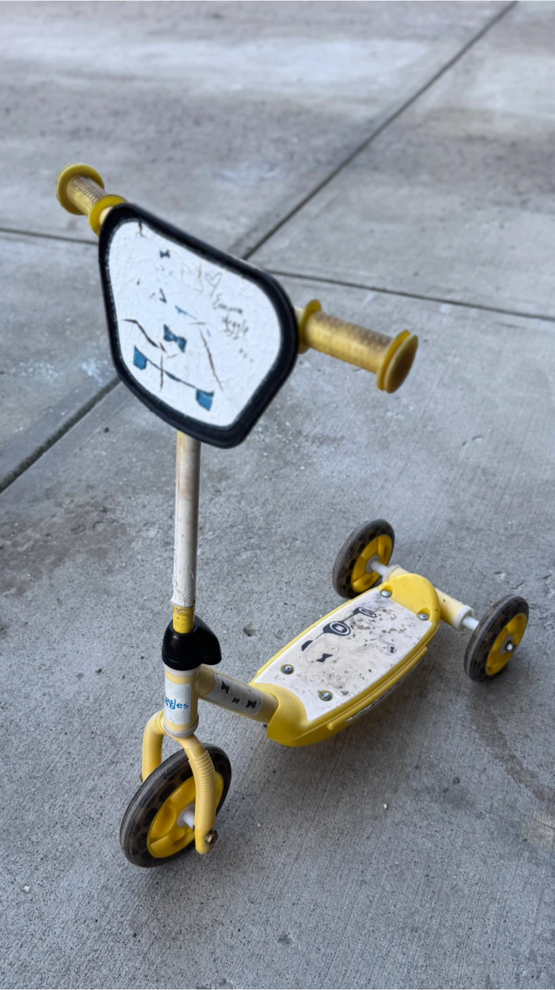 Kids 3-Wheel Yellow Scooter