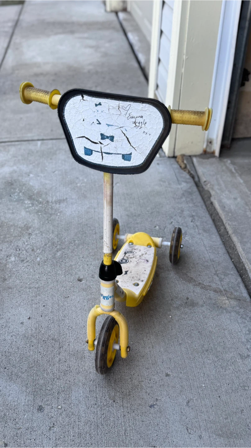 Kids 3-Wheel Yellow Scooter - photo 2