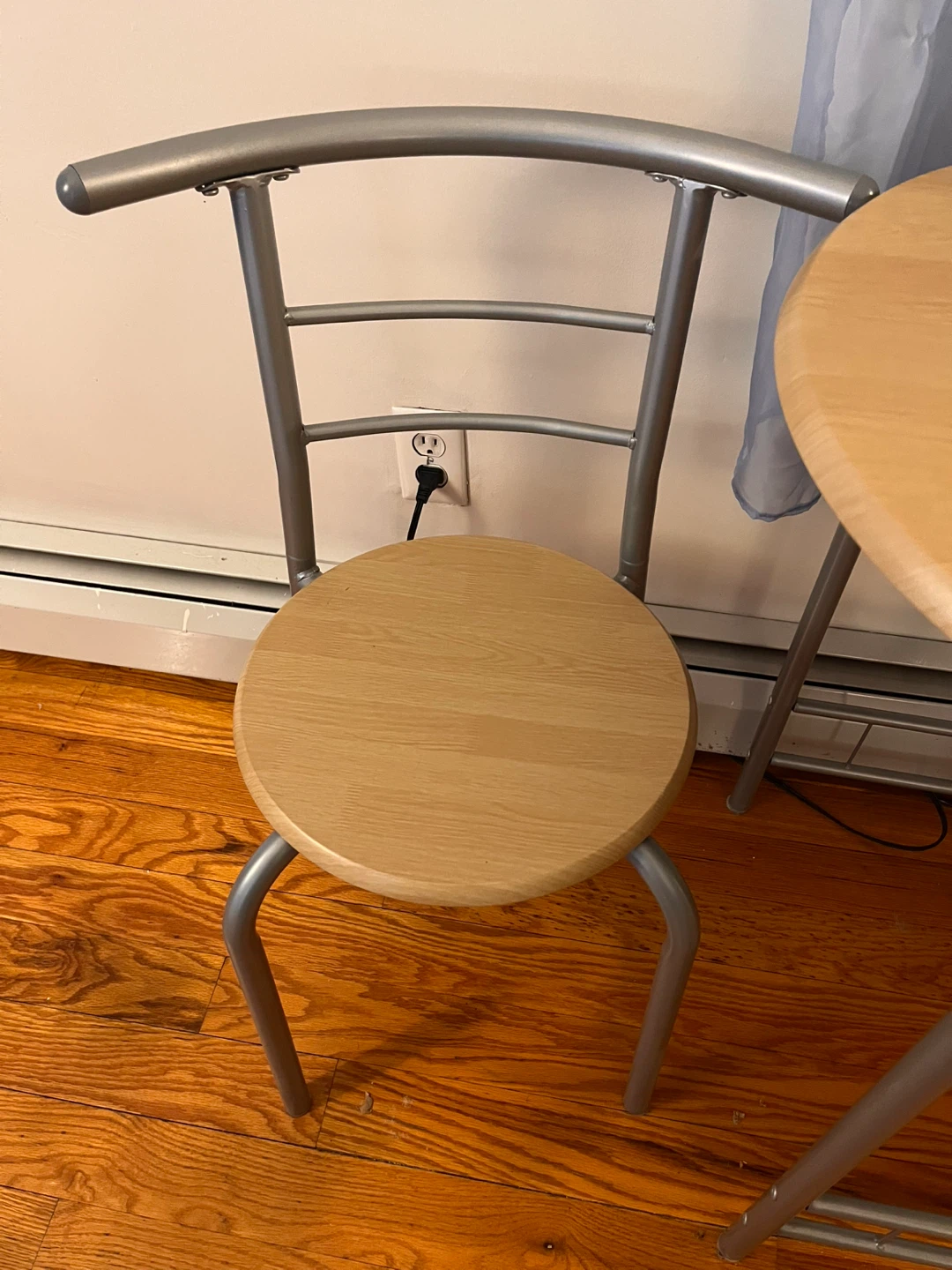 Table and Chairs - photo 2