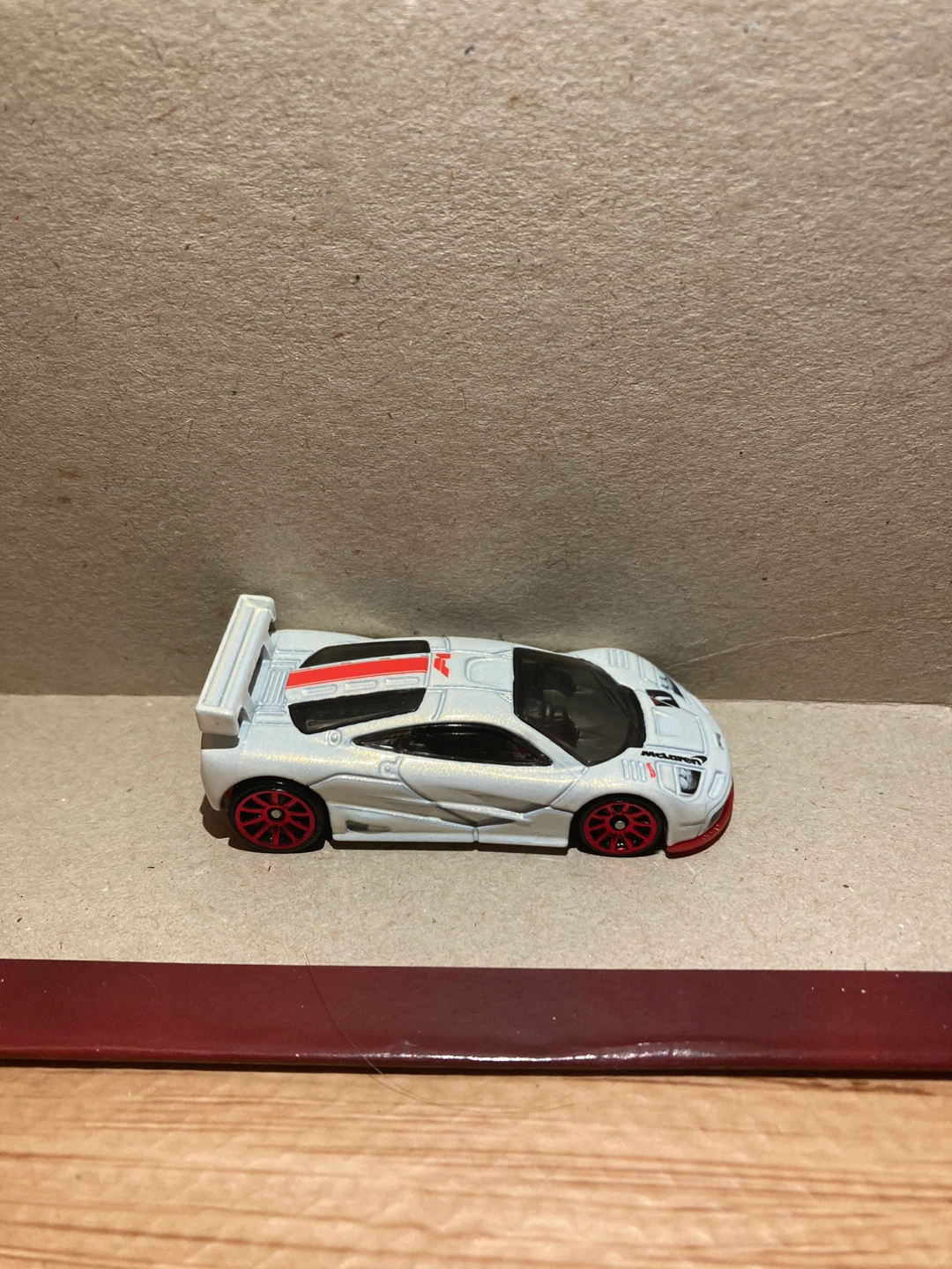 Hot Wheels Loose / Mclaren F1 GTR / White - photo 3