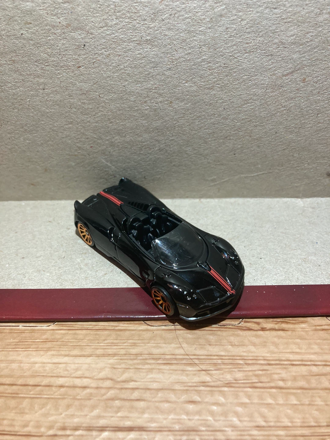 Hot Wheels Loose / 17 Pagani Huayra Roadster / Black
