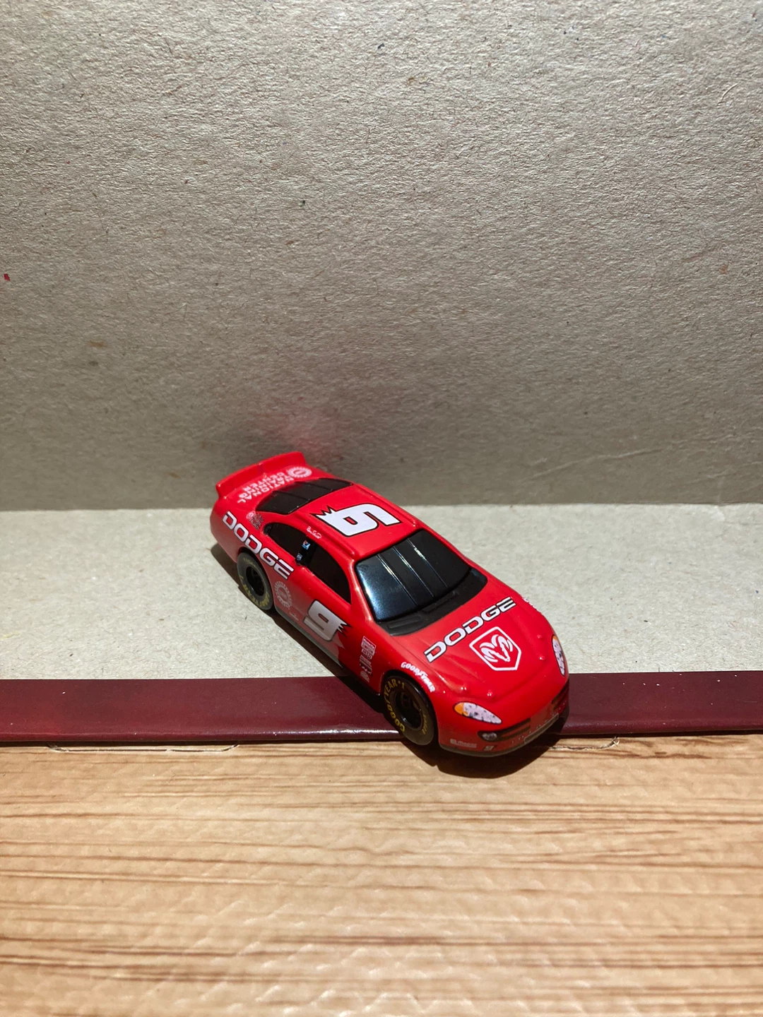 NASCAR Loose / Dodge 9 / Red