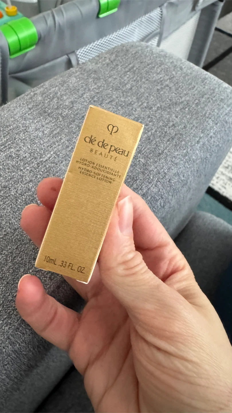 Clé de Peau Beauté Hydro-Softening Essence Lotion 10mL