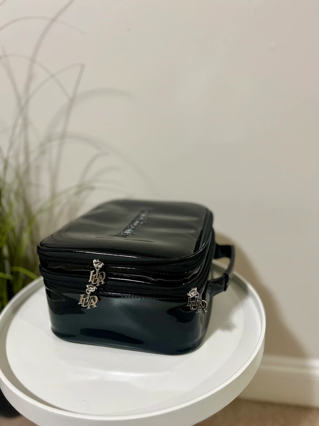 Huda Beauty Large Makeup Bag – Black - photo 4