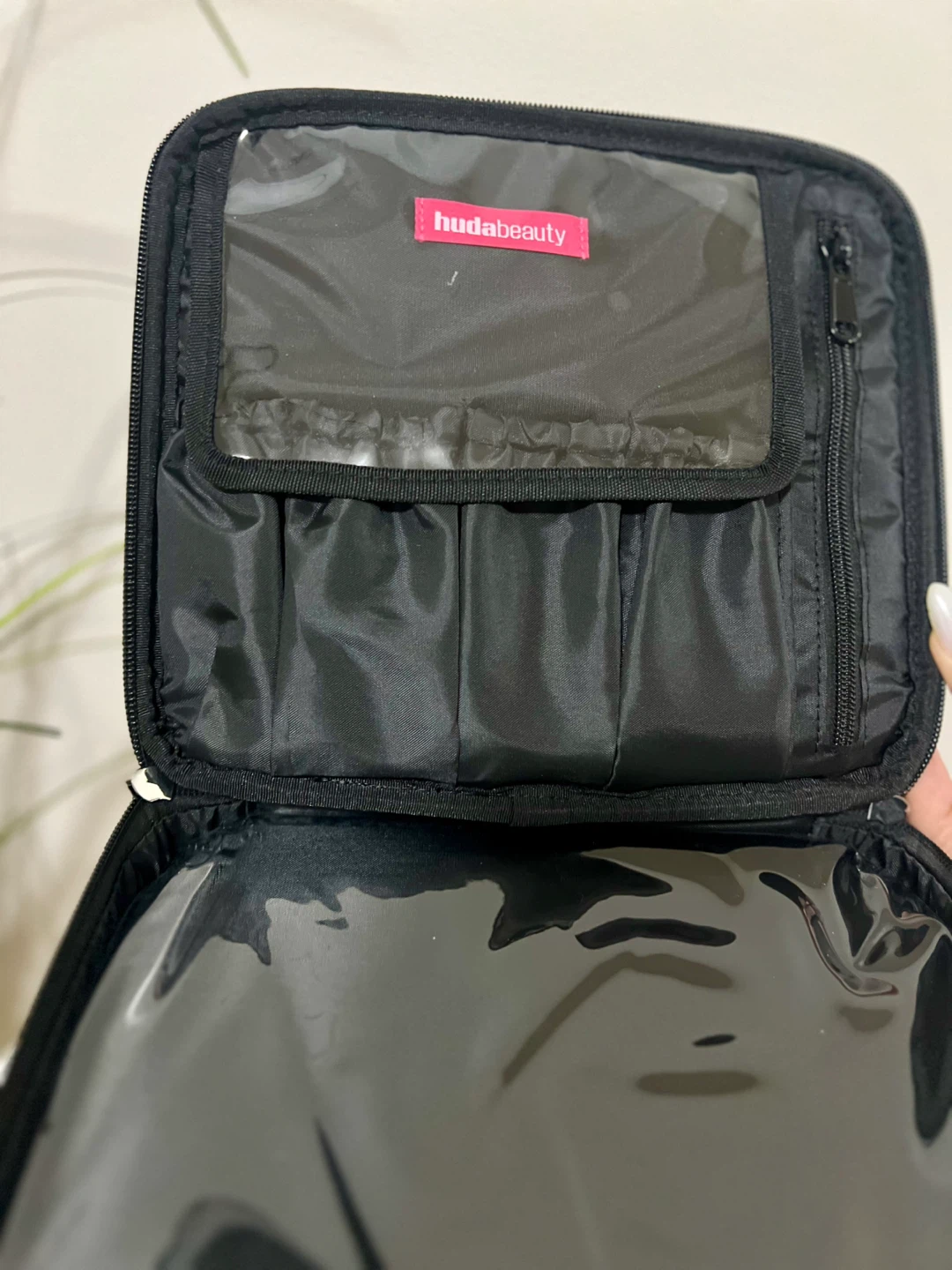 Huda Beauty Large Makeup Bag – Black - photo 5