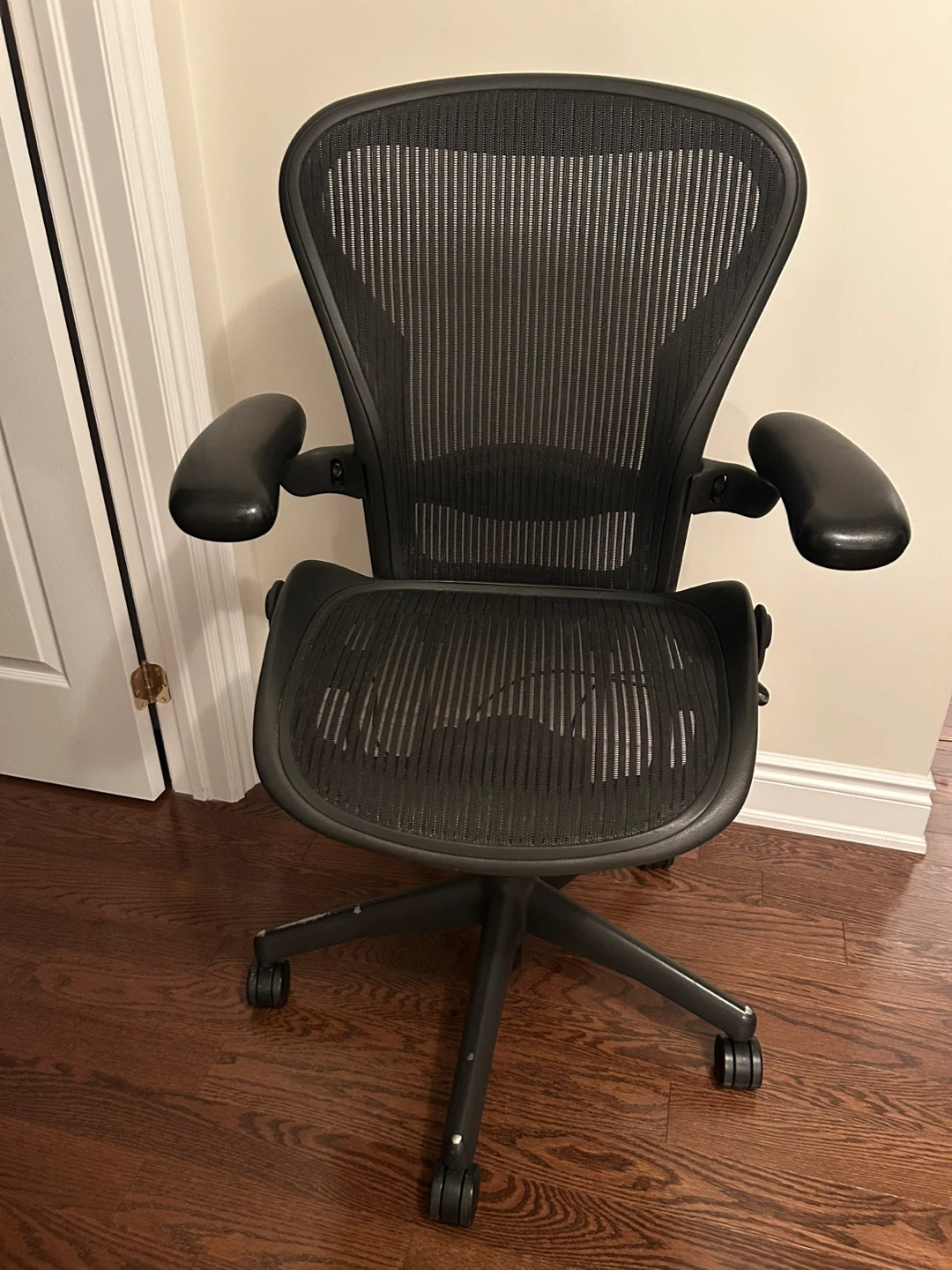 Herman Miller Aeron Chair - photo 2