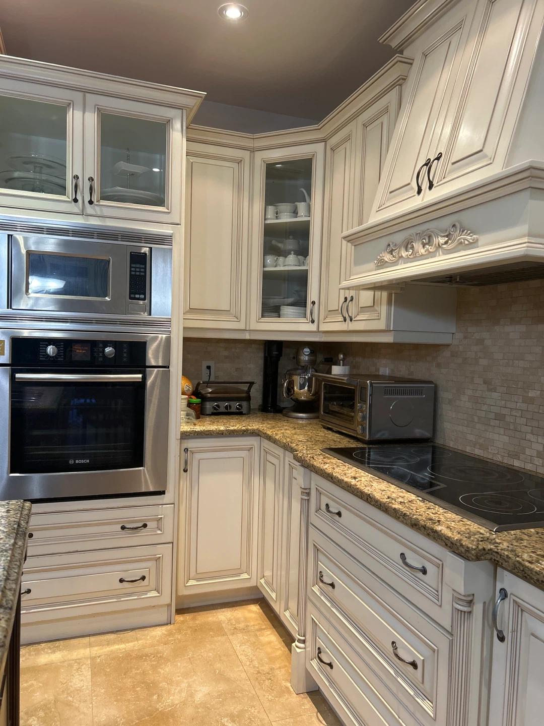 Kitchen cabinets w/ appliances - photo 3