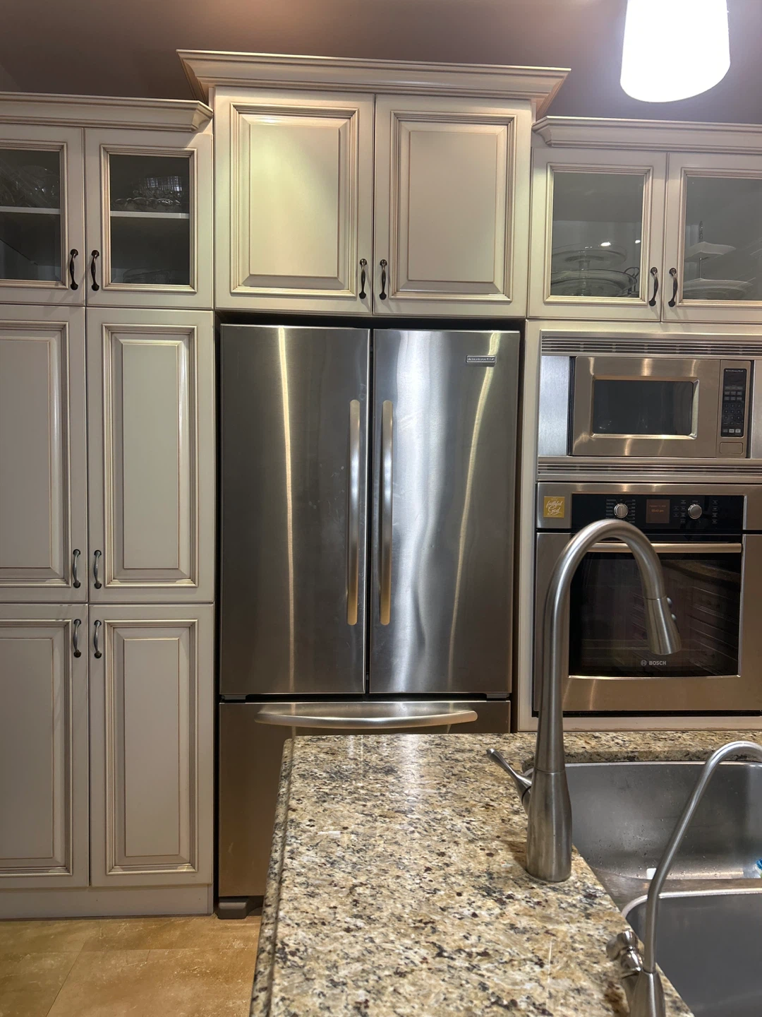 Kitchen cabinets w/ appliances - photo 2