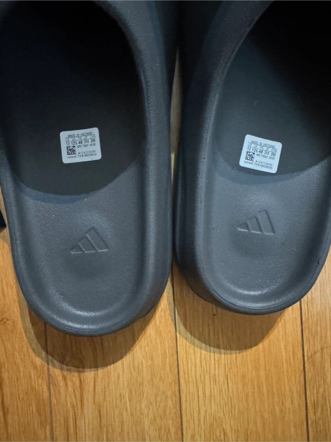 Adidas Yeezy Slides Dark Grey size 13 - photo 2