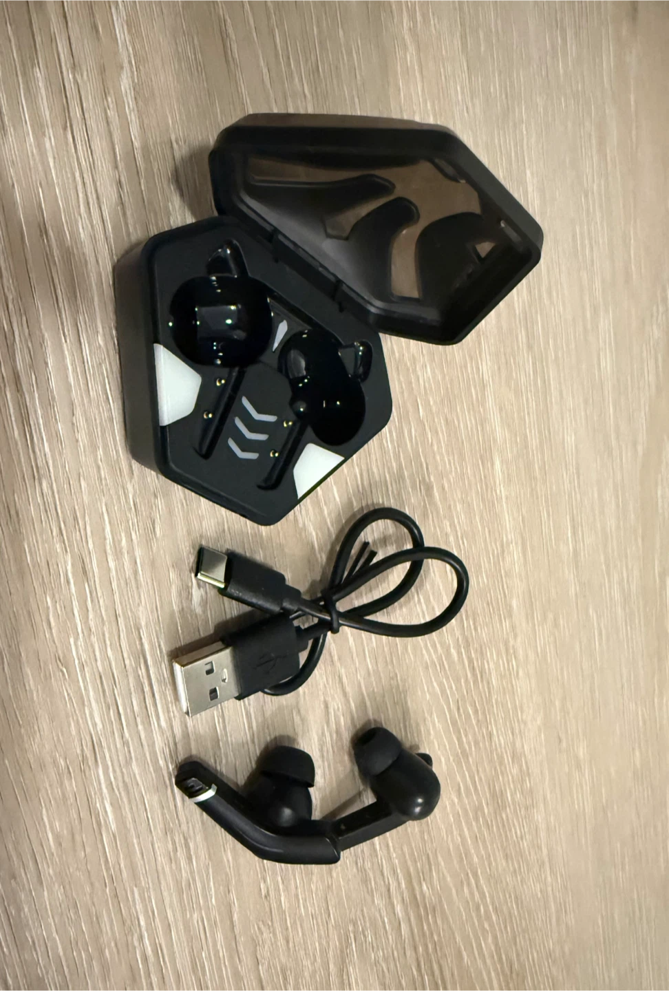 MD168 Wireless Gaming Earbuds with Charging Case - photo 3