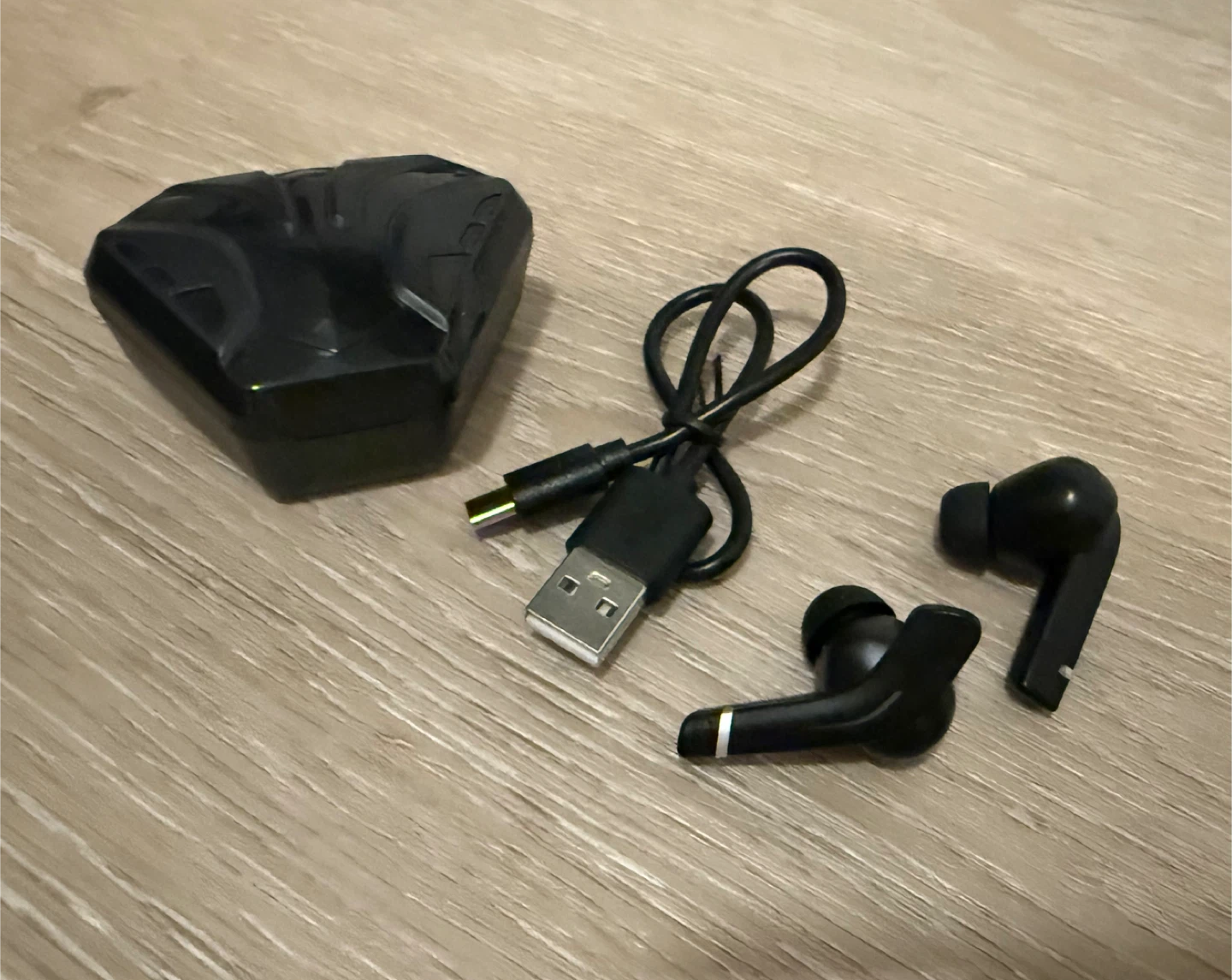 MD168 Wireless Gaming Earbuds with Charging Case - photo 4