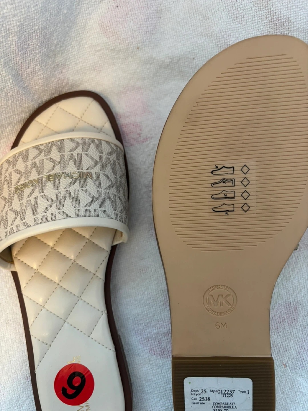 Michael Kors MK Signature Quilted Slides Size 6 - photo 2