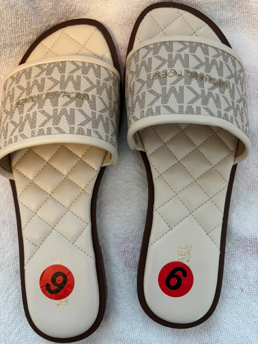 Michael Kors MK Signature Quilted Slides Size 6