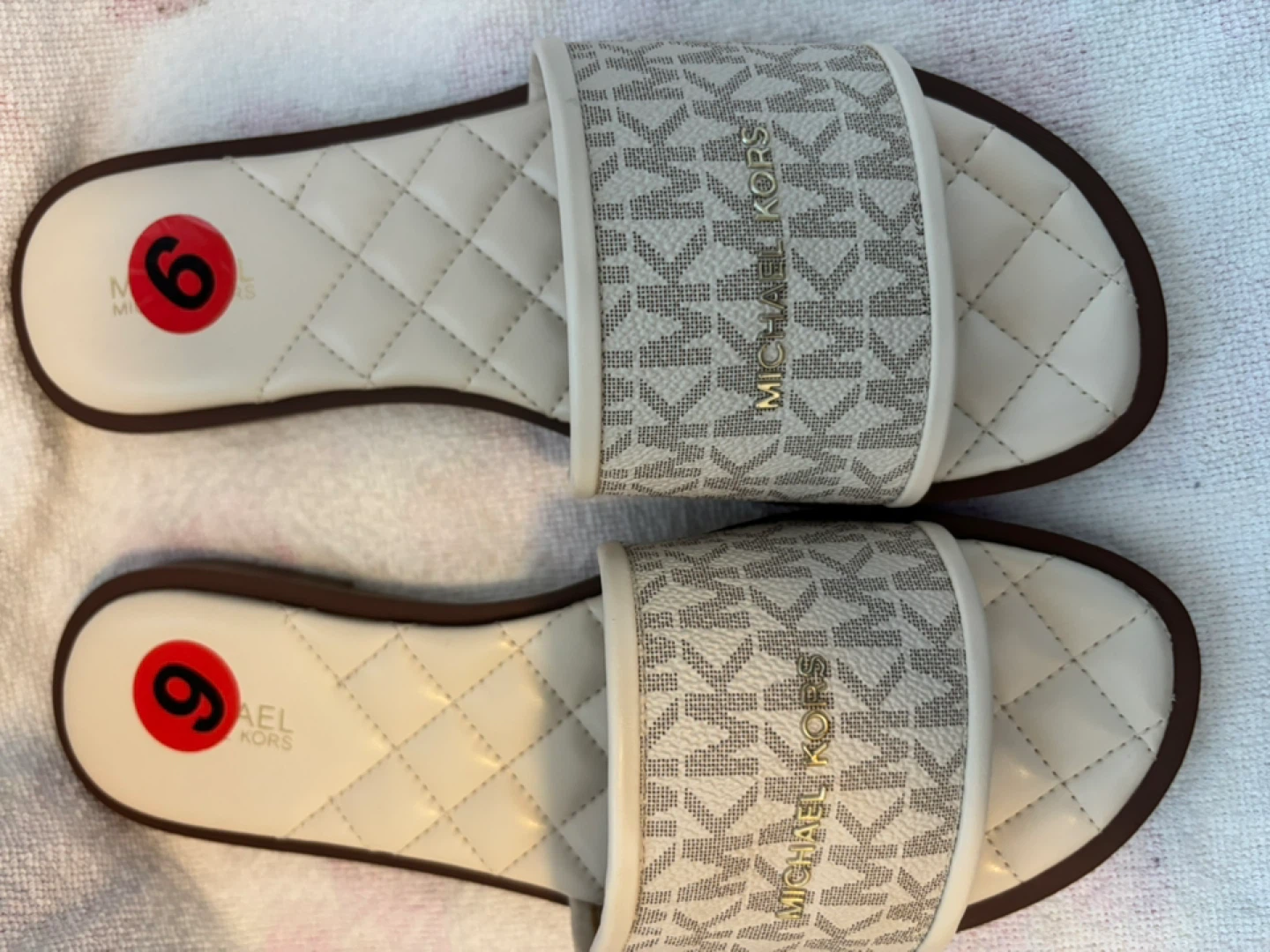 Michael Kors MK Signature Quilted Slides Size 6 - photo 3