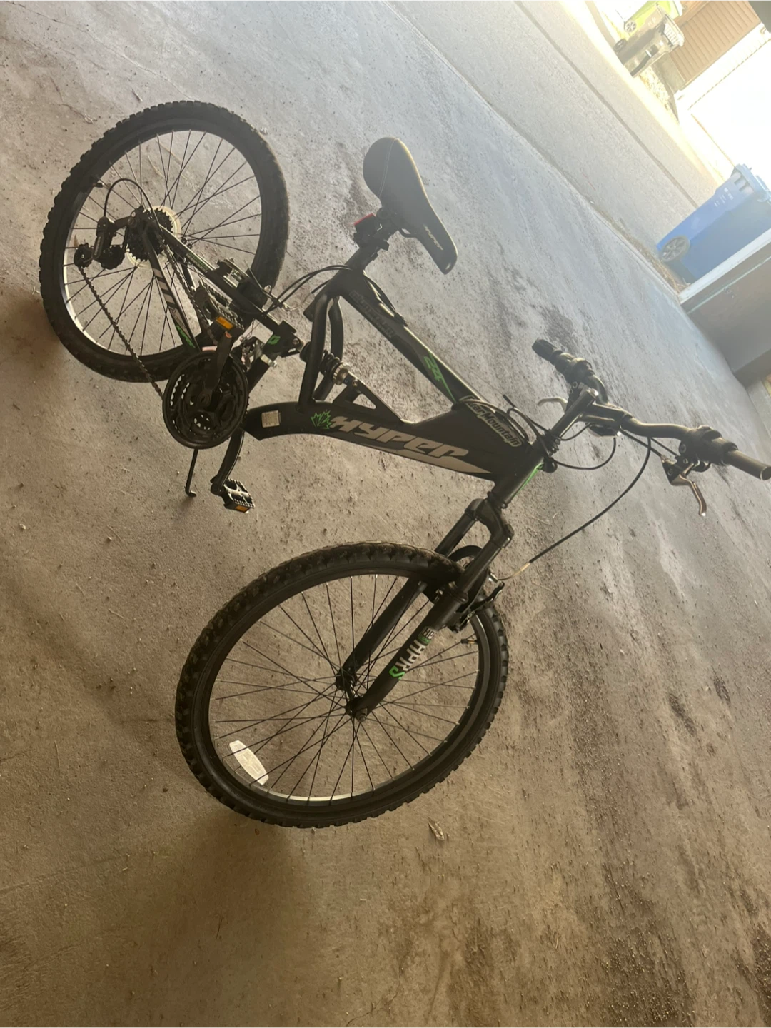 24 inch mountain bike FREE PUMP AND LOCK