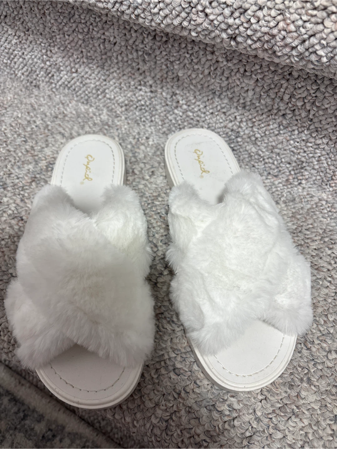 Qupid Fuzzy Slippers - White