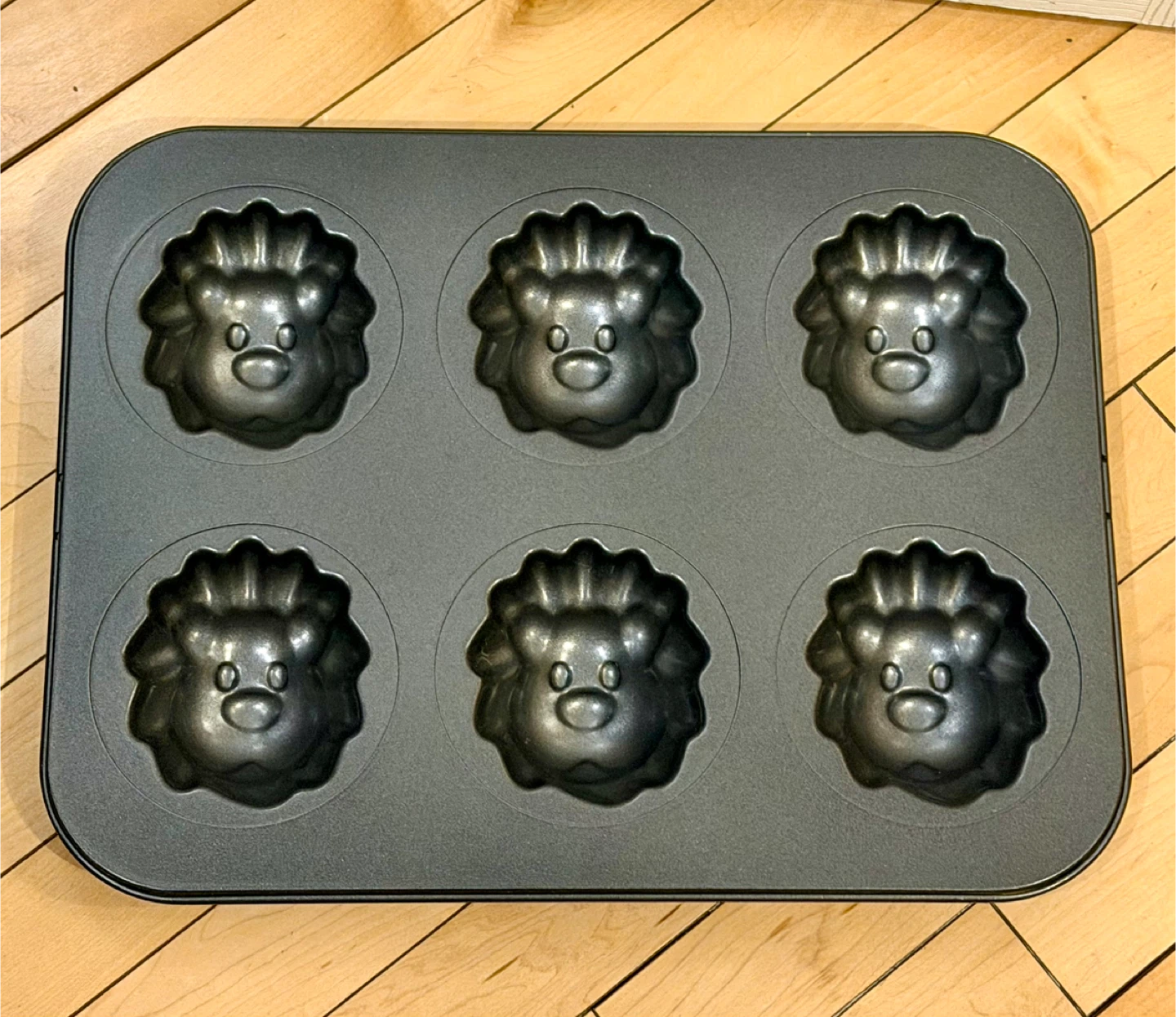 "🏆6-Cavity Hedgehog Shaped Muffin/Baking Pan