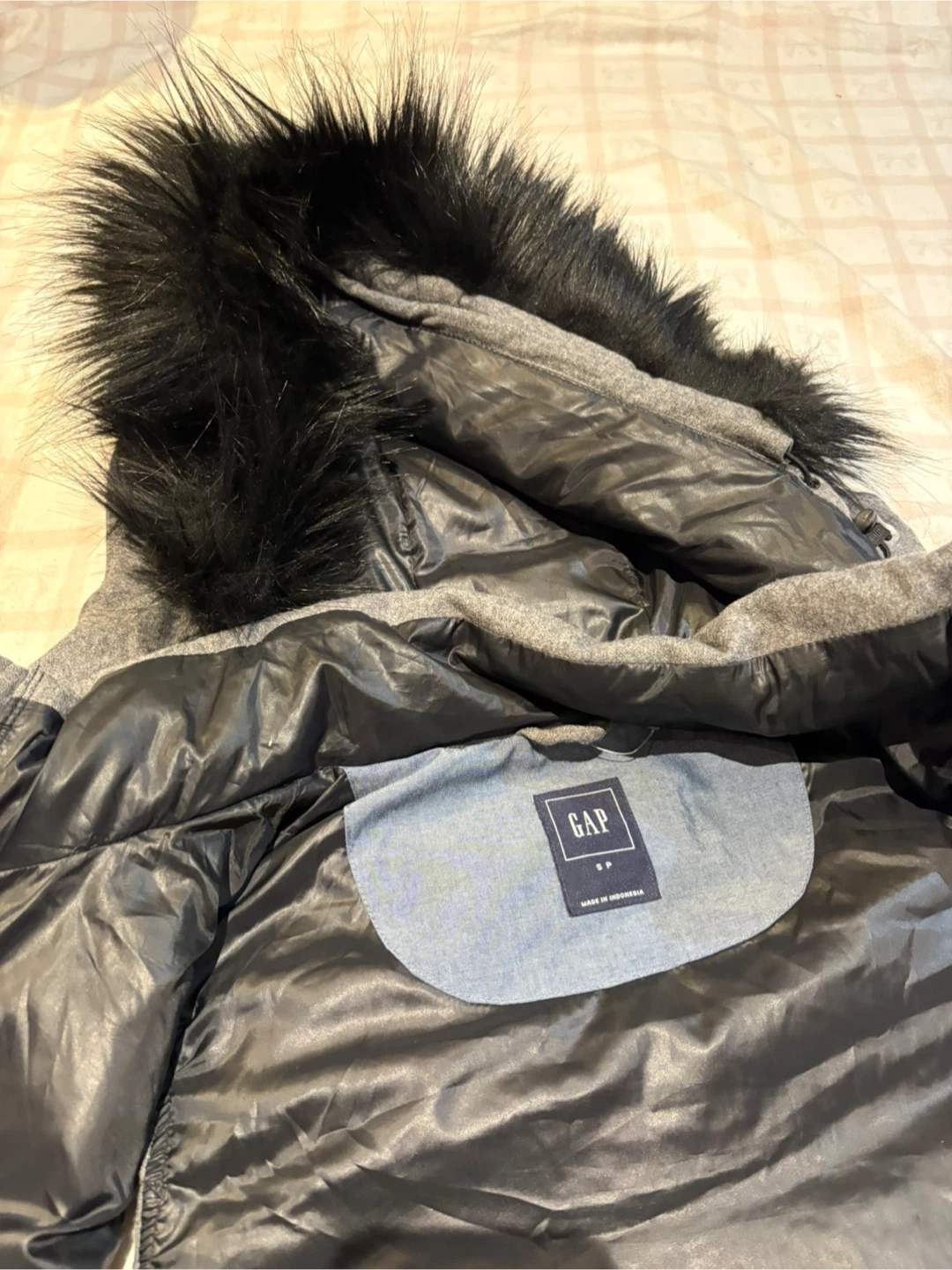 GAP Puffer Vest with Faux Fur Hood - photo 5