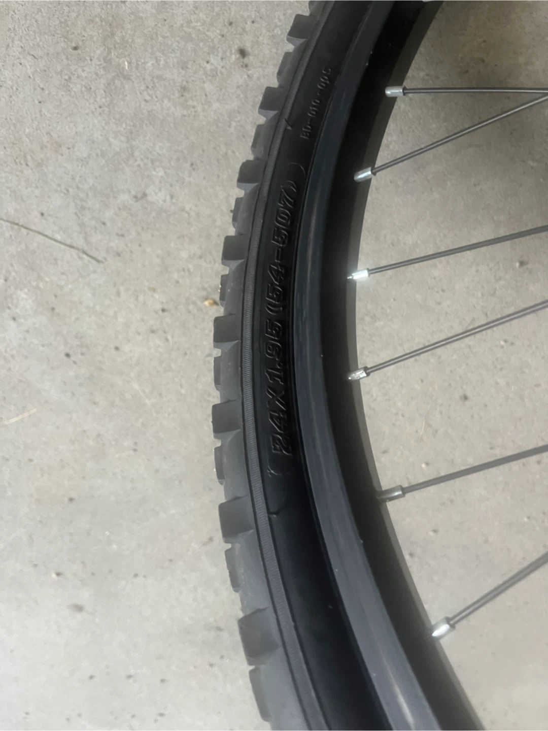 24 inch mountain bike FREE PUMP AND LOCK - photo 5