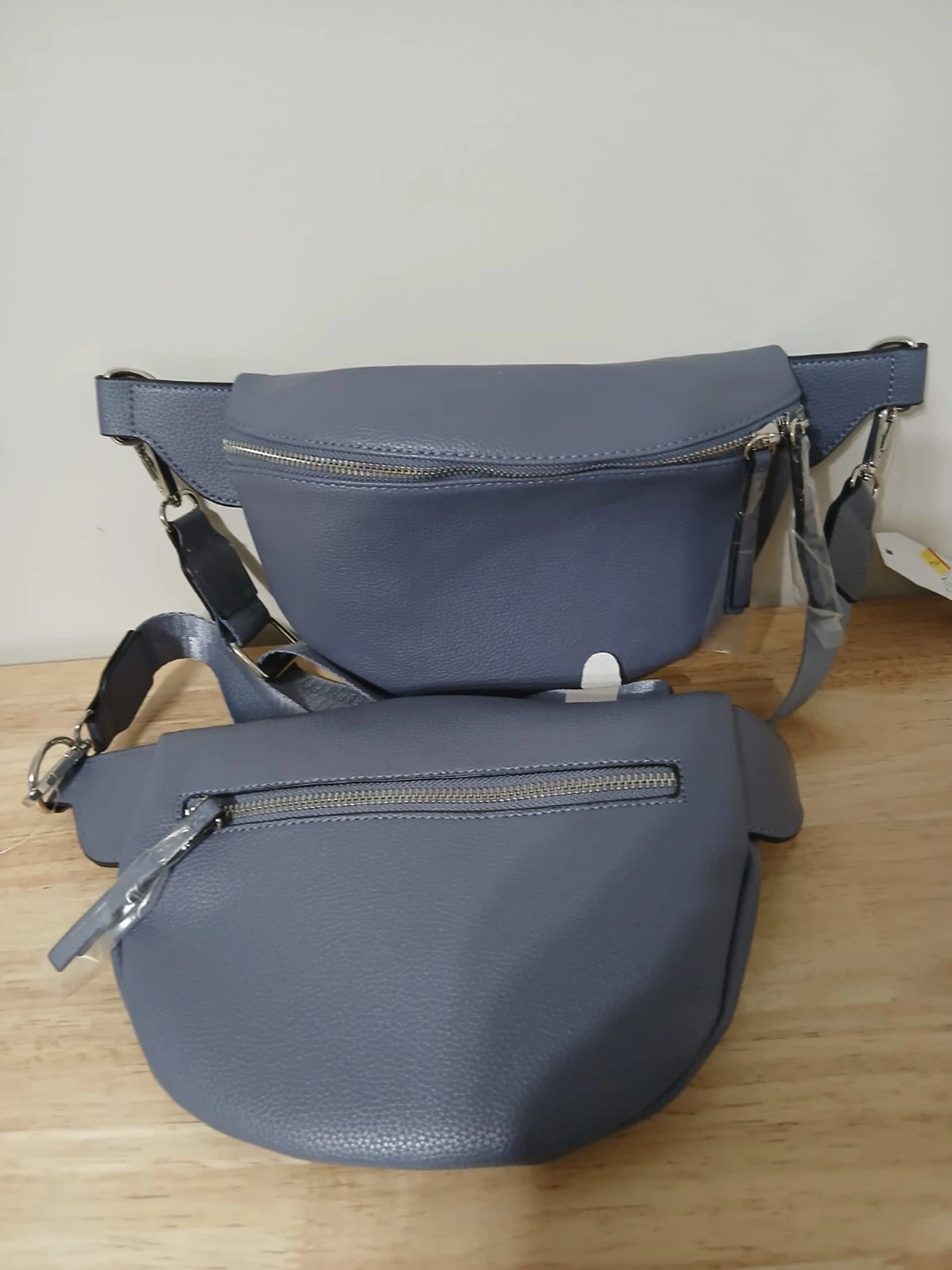 Sac bandoulière et sac banane en paille et faux cuir