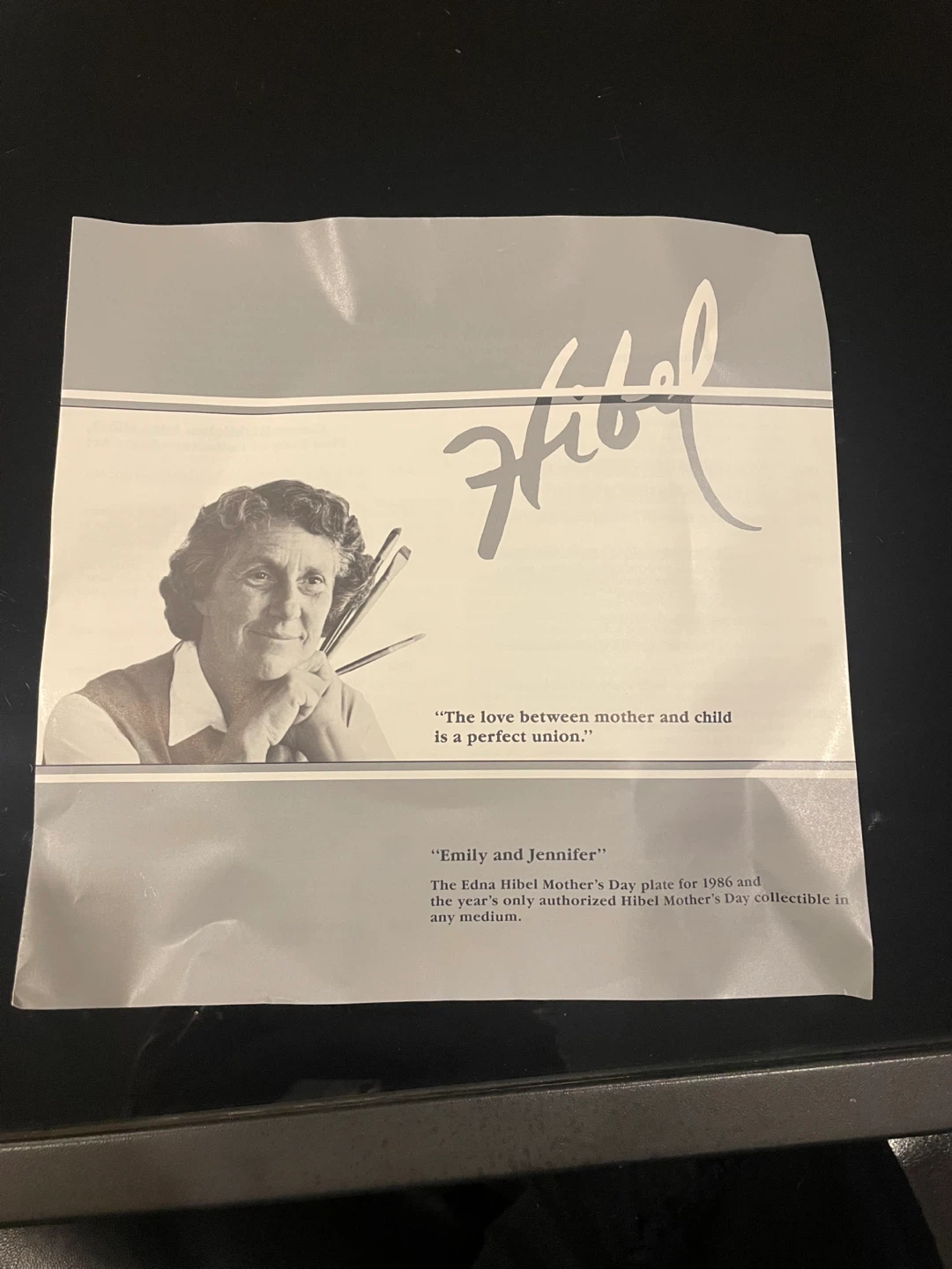 Hibel Edna Hibel Mother's Day Plate 1986 "Emily and Jennifer" - photo 4