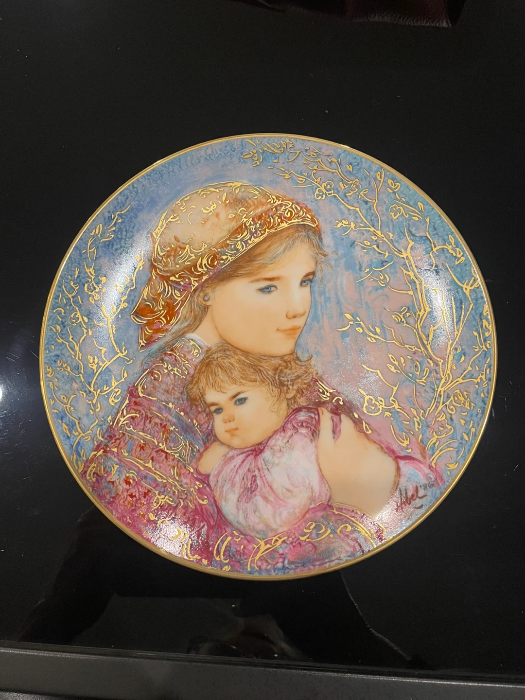 Hibel Edna Hibel Mother's Day Plate 1986 "Emily and Jennifer"