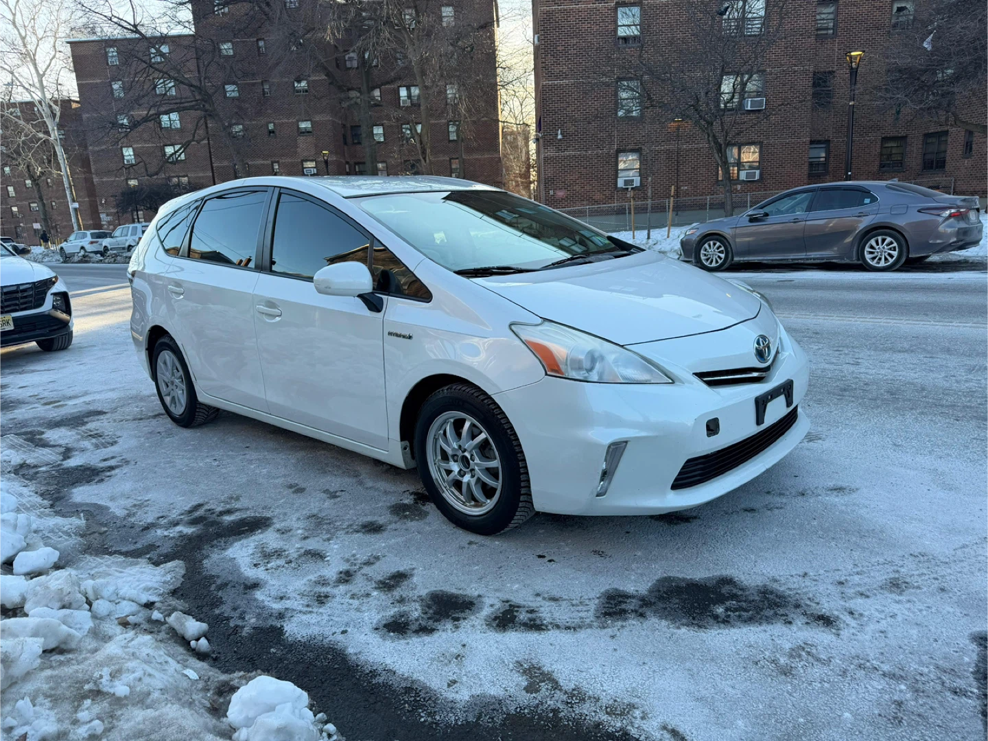 2012 Toyota Prius Hatchback V - photo 2