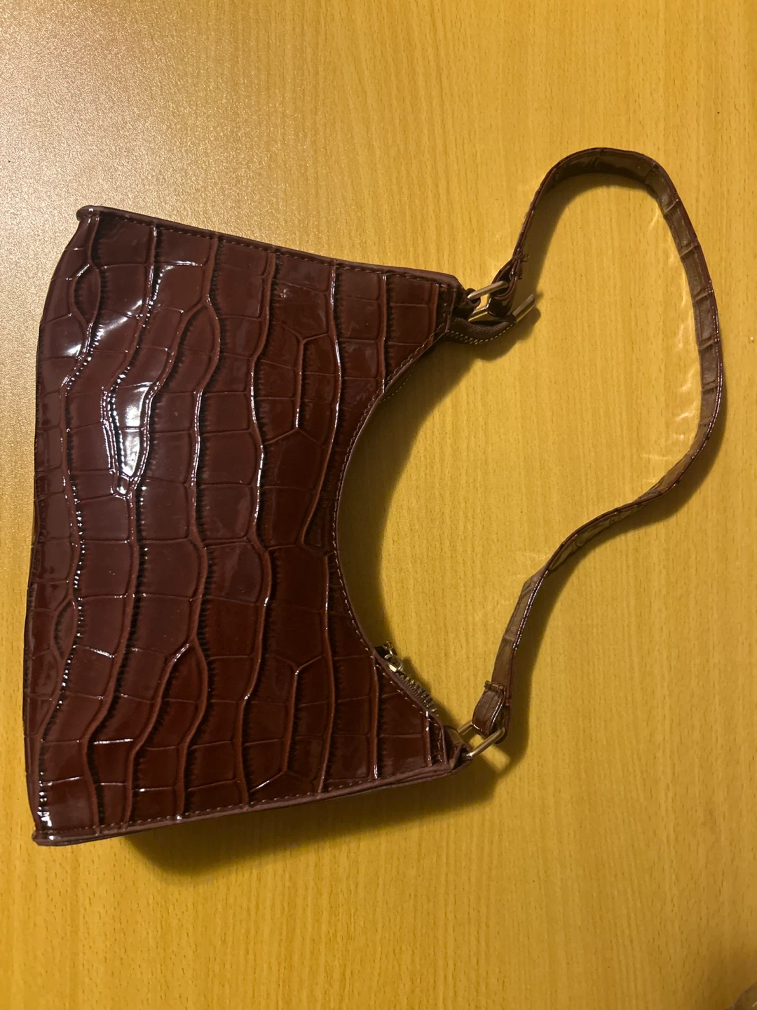 Burgundy Crocodile-Embossed Shoulder Bag🏆