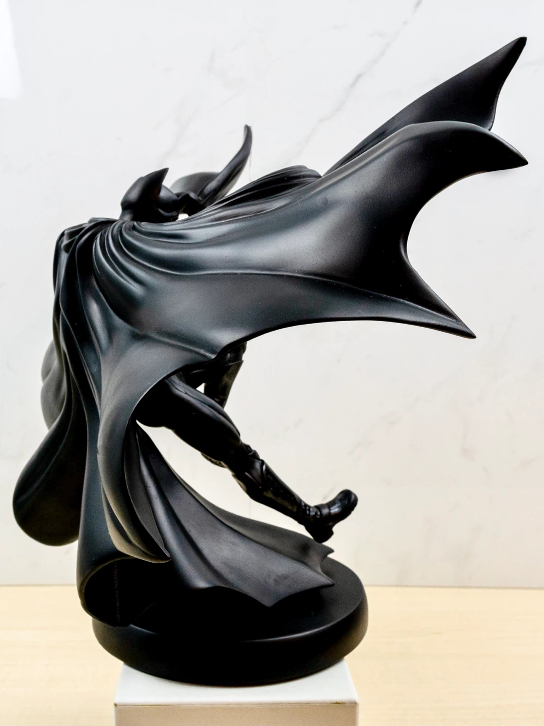 Batman Action Figure Batman in Flight from Batman Begins - photo 4