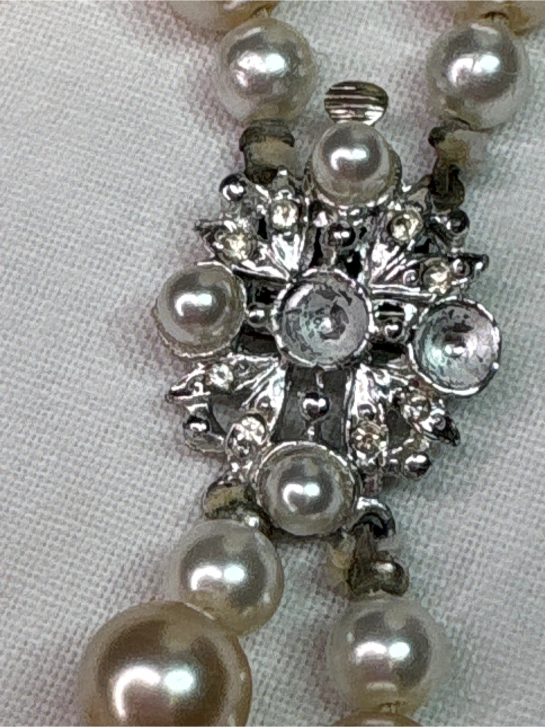 Faux pearls, earrings & faux pearl ring. - photo 4