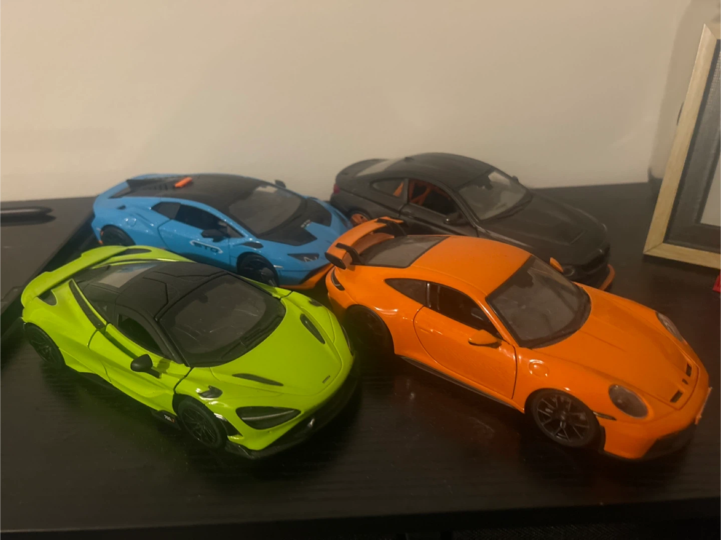 Set of 4 Die-Cast Model Cars 1/24 - photo 3