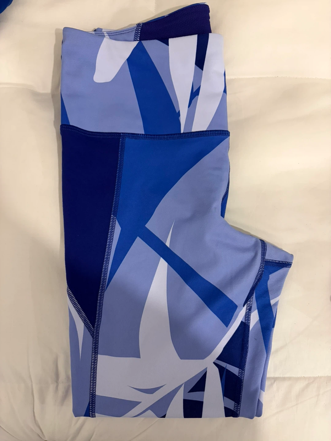 Under Armour Blue & White Geometric Print Leggings - Medium