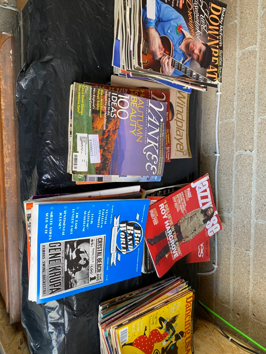 Collection of Music & Lifestyle Magazines - photo 4