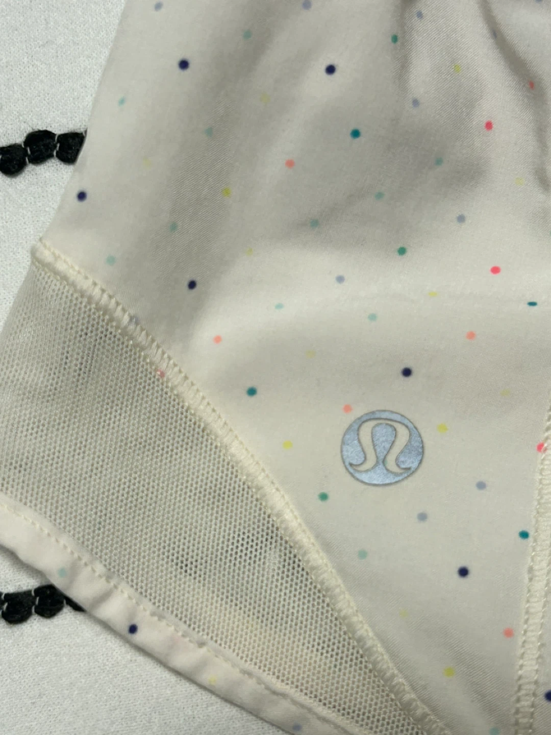 Lululemon Athletica White Dot Shorts Size 6 - photo 4