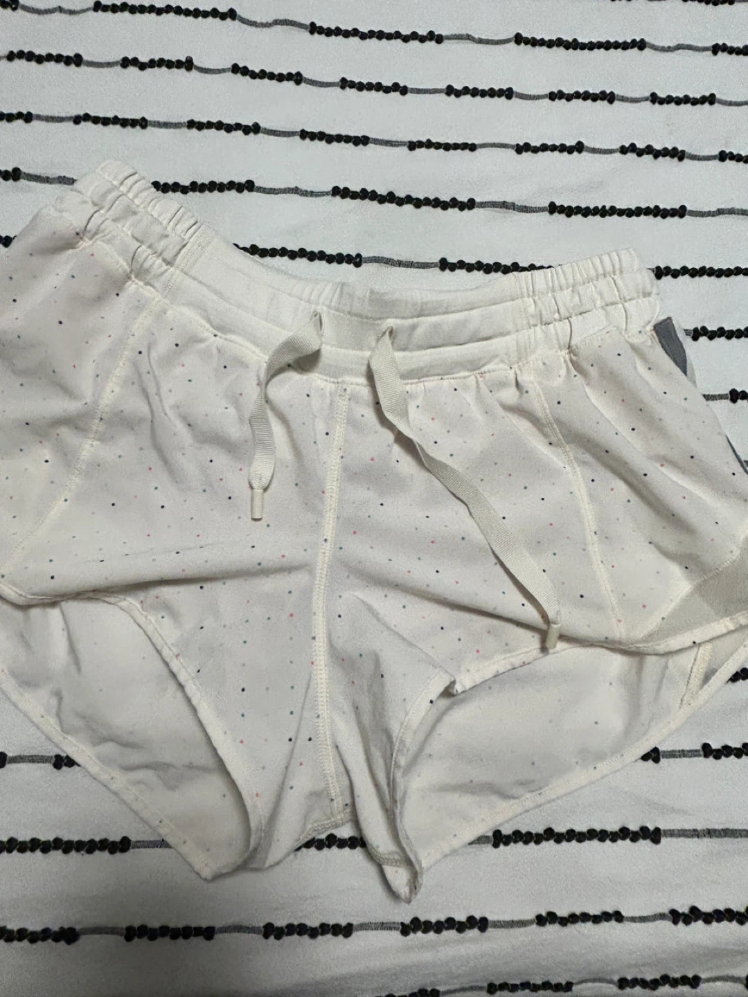 Lululemon Athletica White Dot Shorts Size 6