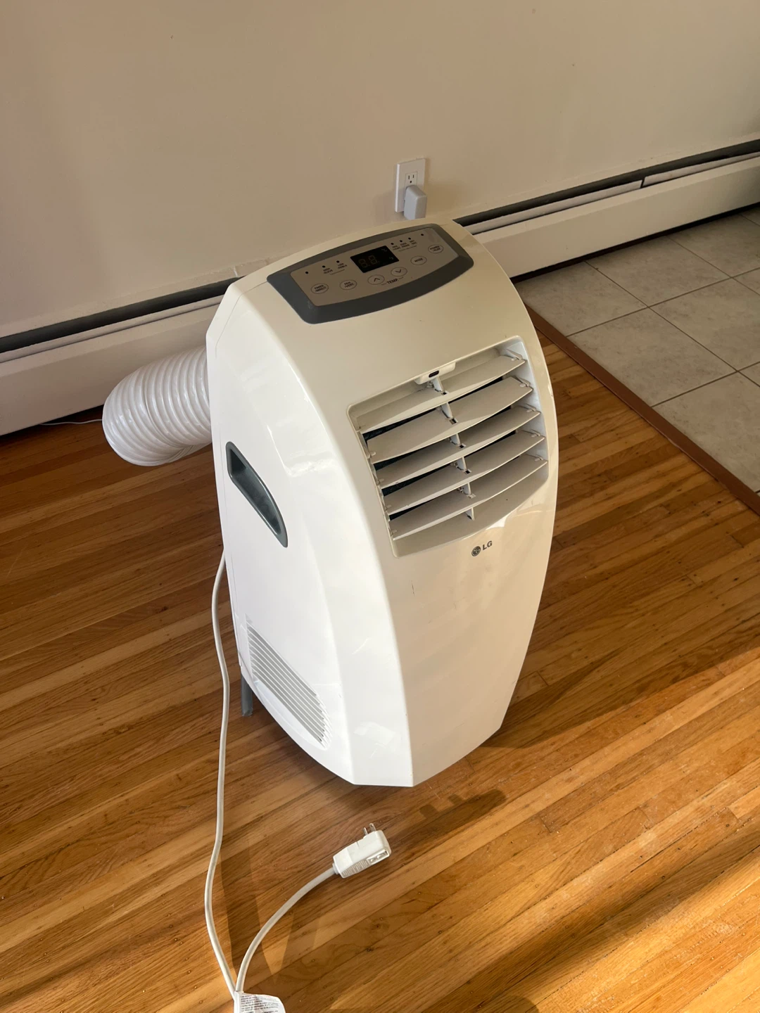 LG Portable Air Conditioner with Exhaust Hose - photo 5