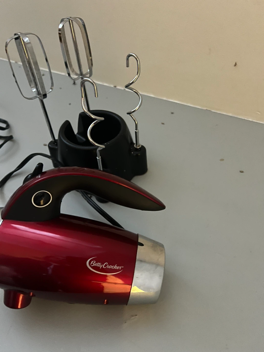 Betty Crocker Hand Mixer with Dough Hooks & Beaters - photo 3
