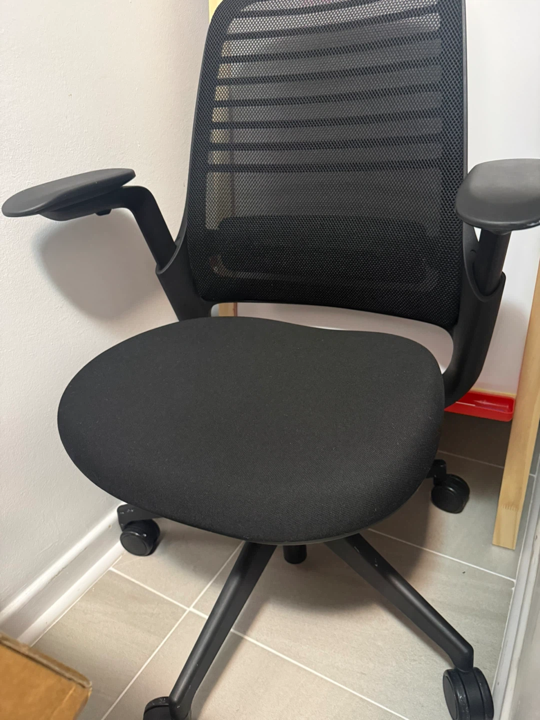 Black Mesh Office Chair - photo 4