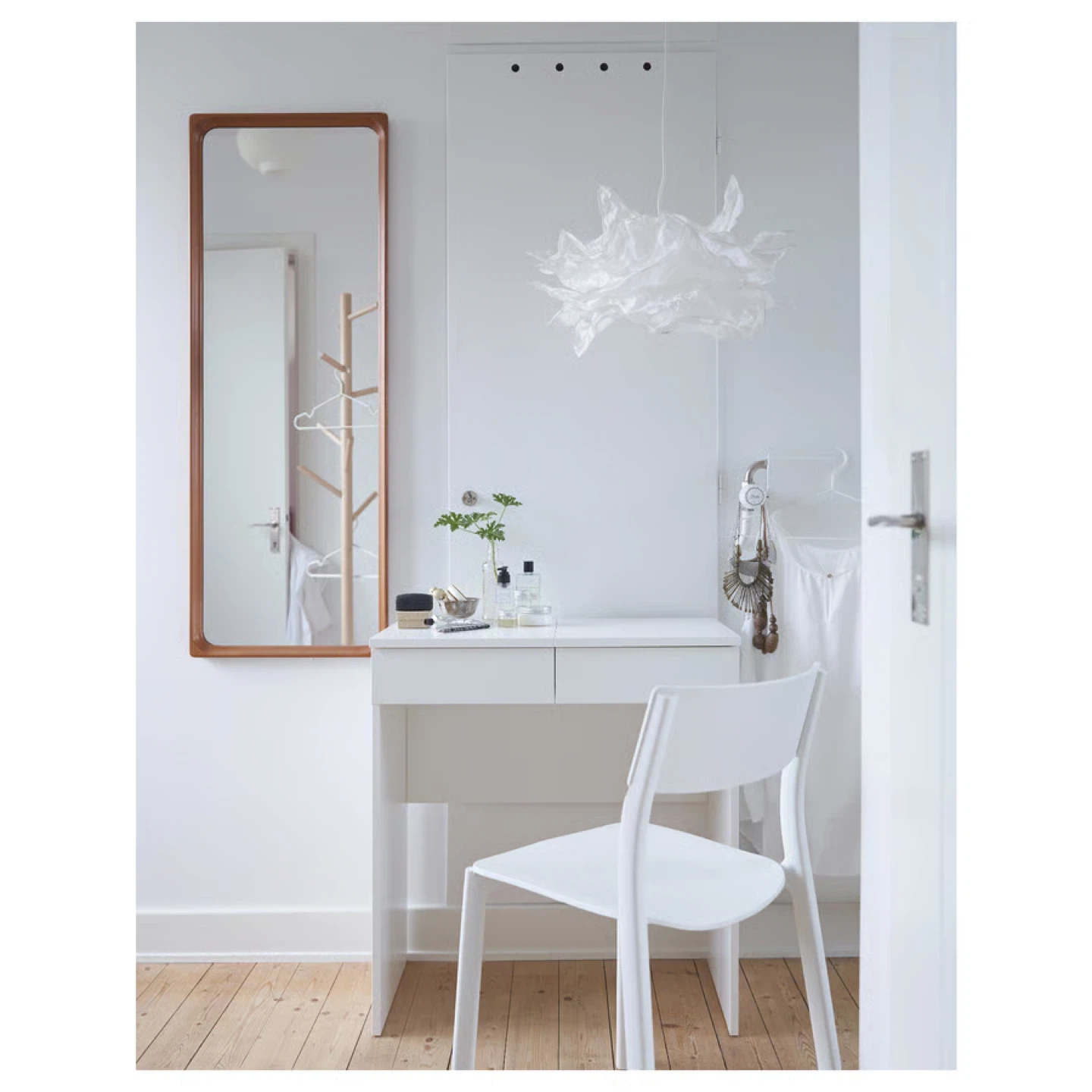IKEA BRIMNES Dressing table, white like new! - photo 3