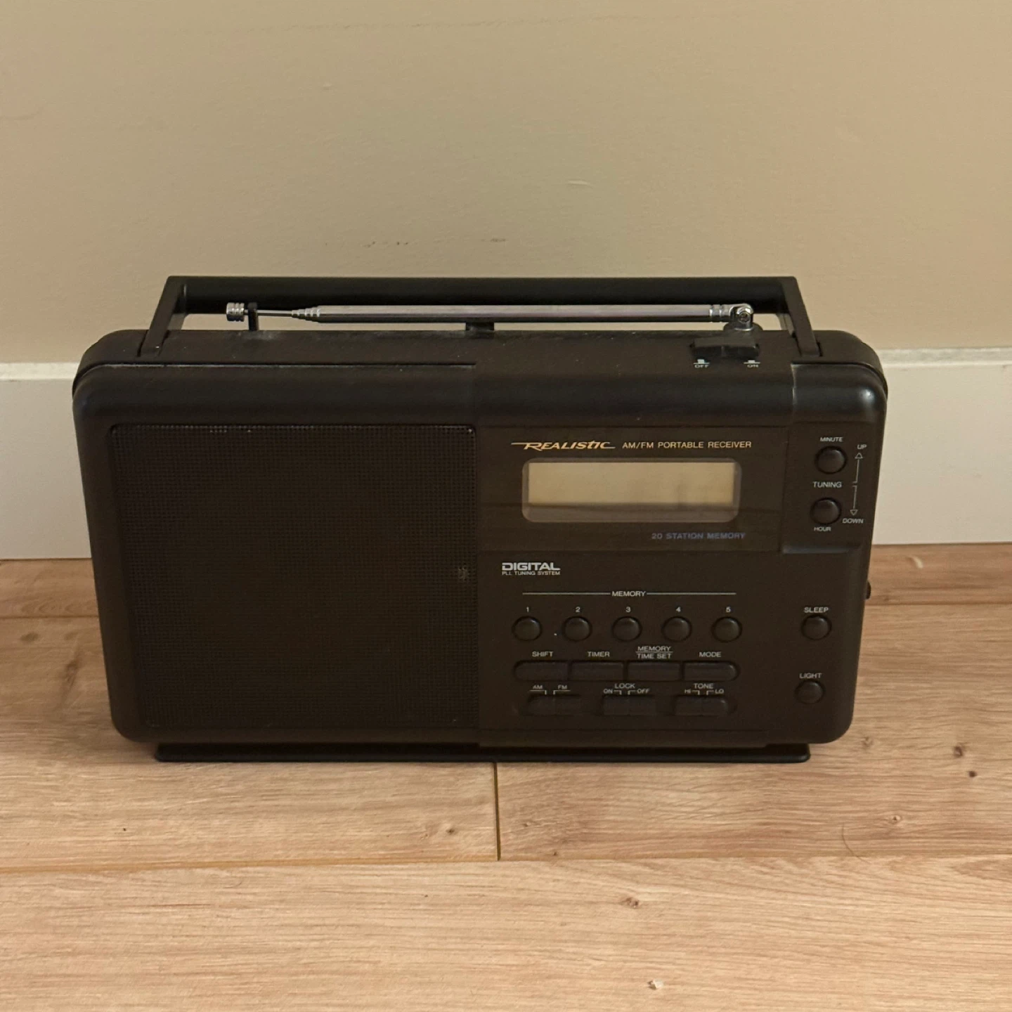 Realistic AM/FM Portable Receiver with 20 Station Memory