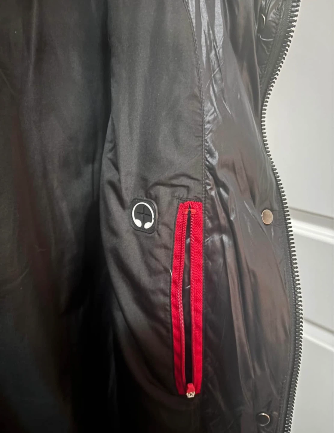 Towmy Black Puffer Hooded Jacket - Size Medium - photo 4