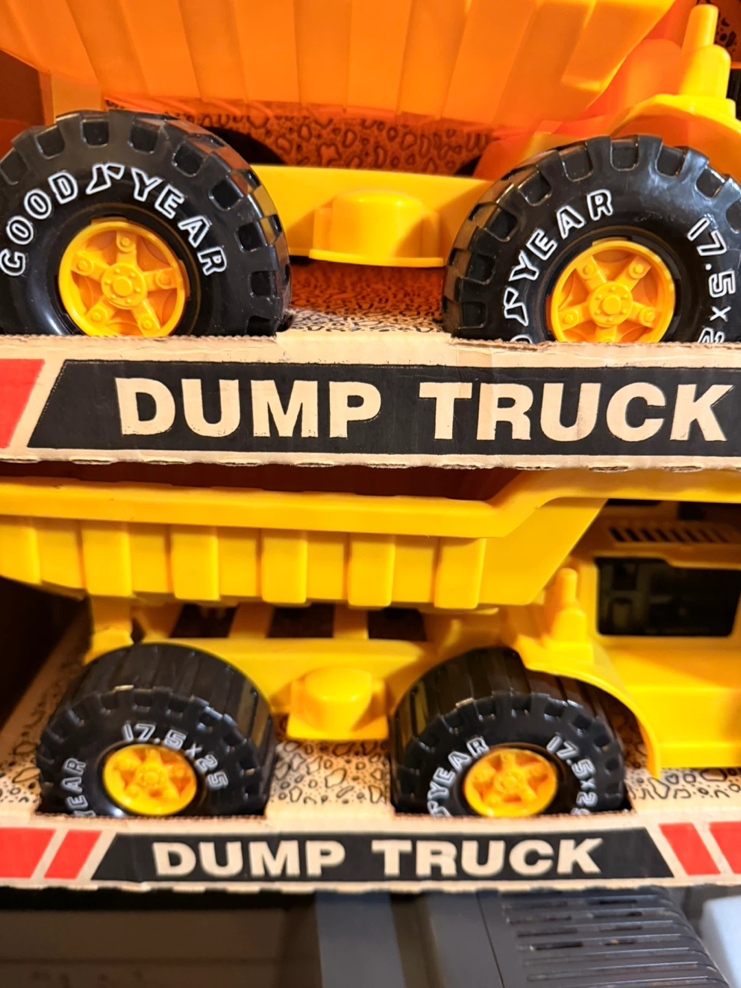 Tonka Dump Truck Toy - photo 2