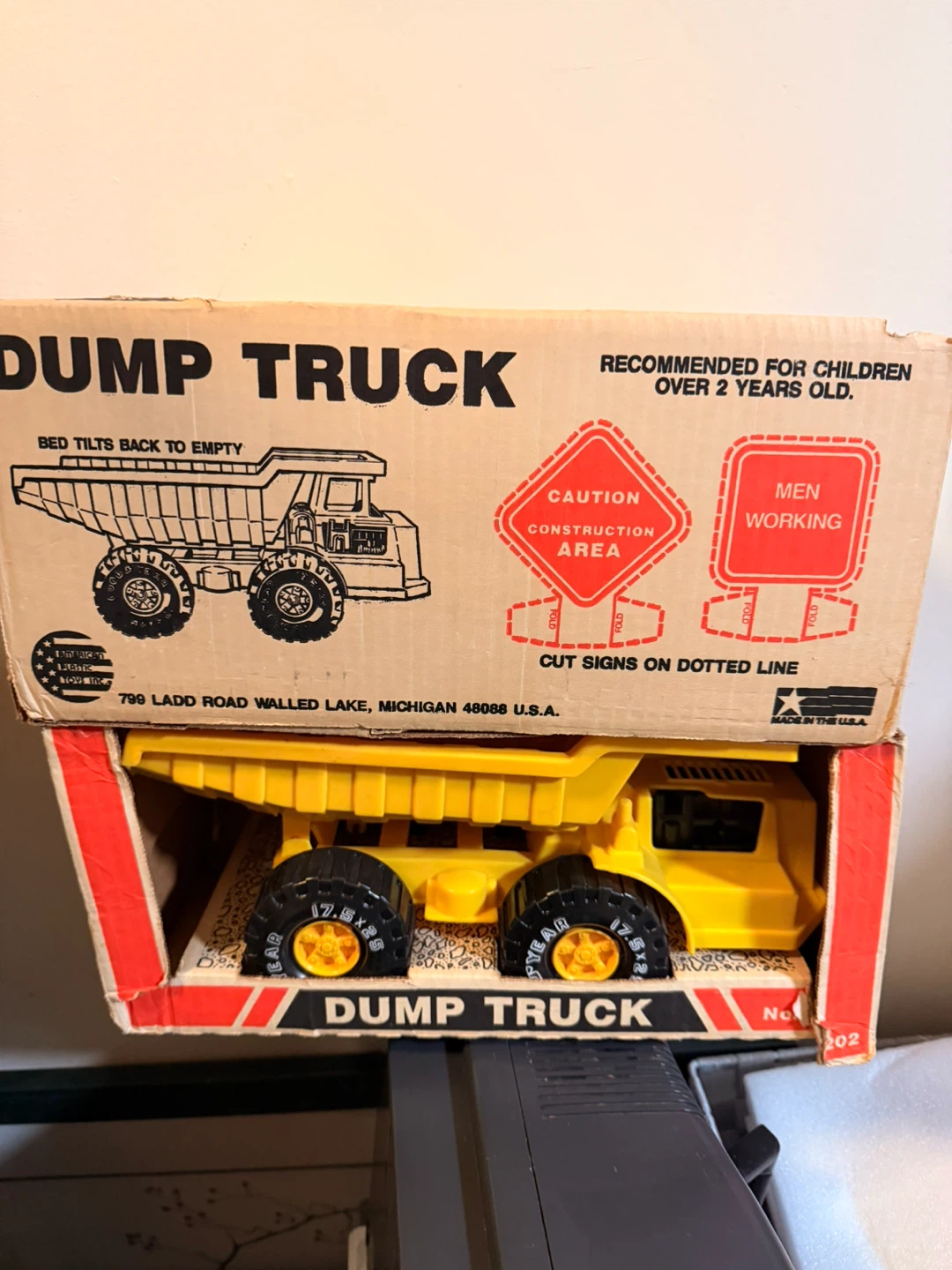 Tonka Dump Truck Toy - photo 4