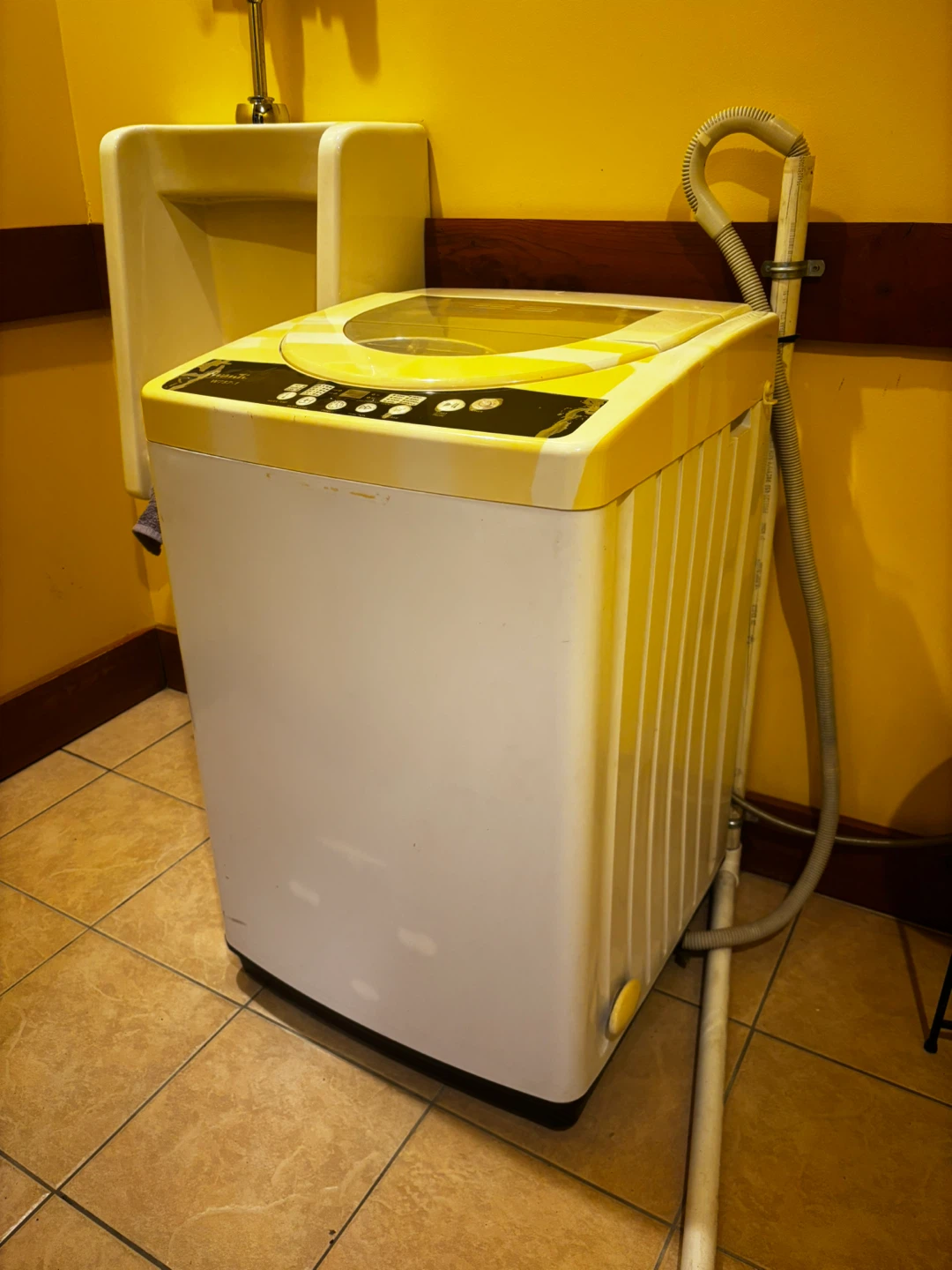 Avanti W757-1 Washing Machine