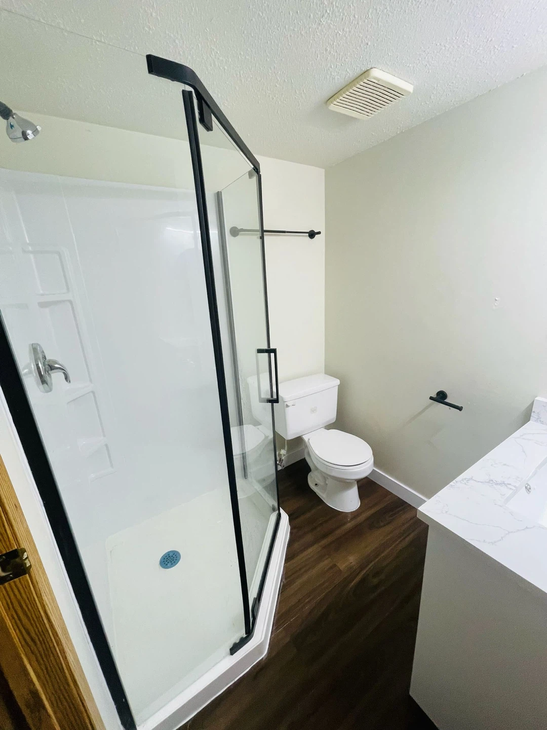 ✨ Beautiful Legal 1-Bedroom Basement for Rent | Martindale NE |✨ - photo 5